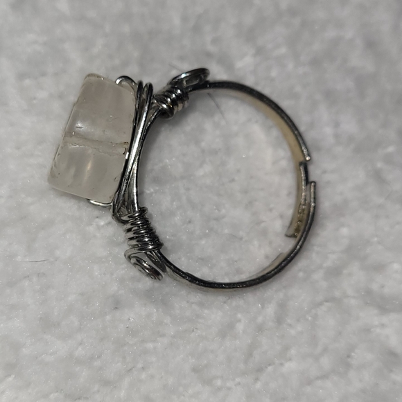 Ring with rose shaped quartz - Picture 3 of 4